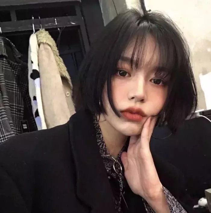 穿黄靴子的女孩